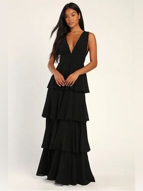 NWT Lulu's Black Tiered Plunge Low Back Maxi Dress Small